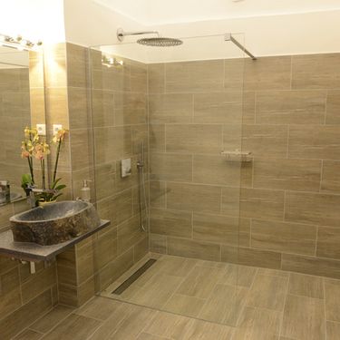 Badezimmer der Ferienwohnung mit Dusche